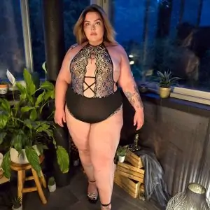BODY-EN-DENTELLE-GRANDE-TAILLE-CHARME-ET-ELEGANCE-QUOTIDIENNE-avant