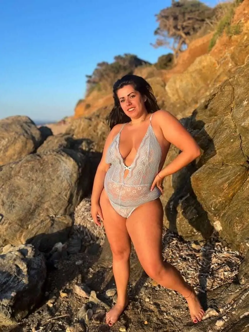 BODY FEMME TRANSPARENT EN DENTELLE FLEURIE : ÉLÉGANCE ET SÉDUCTION