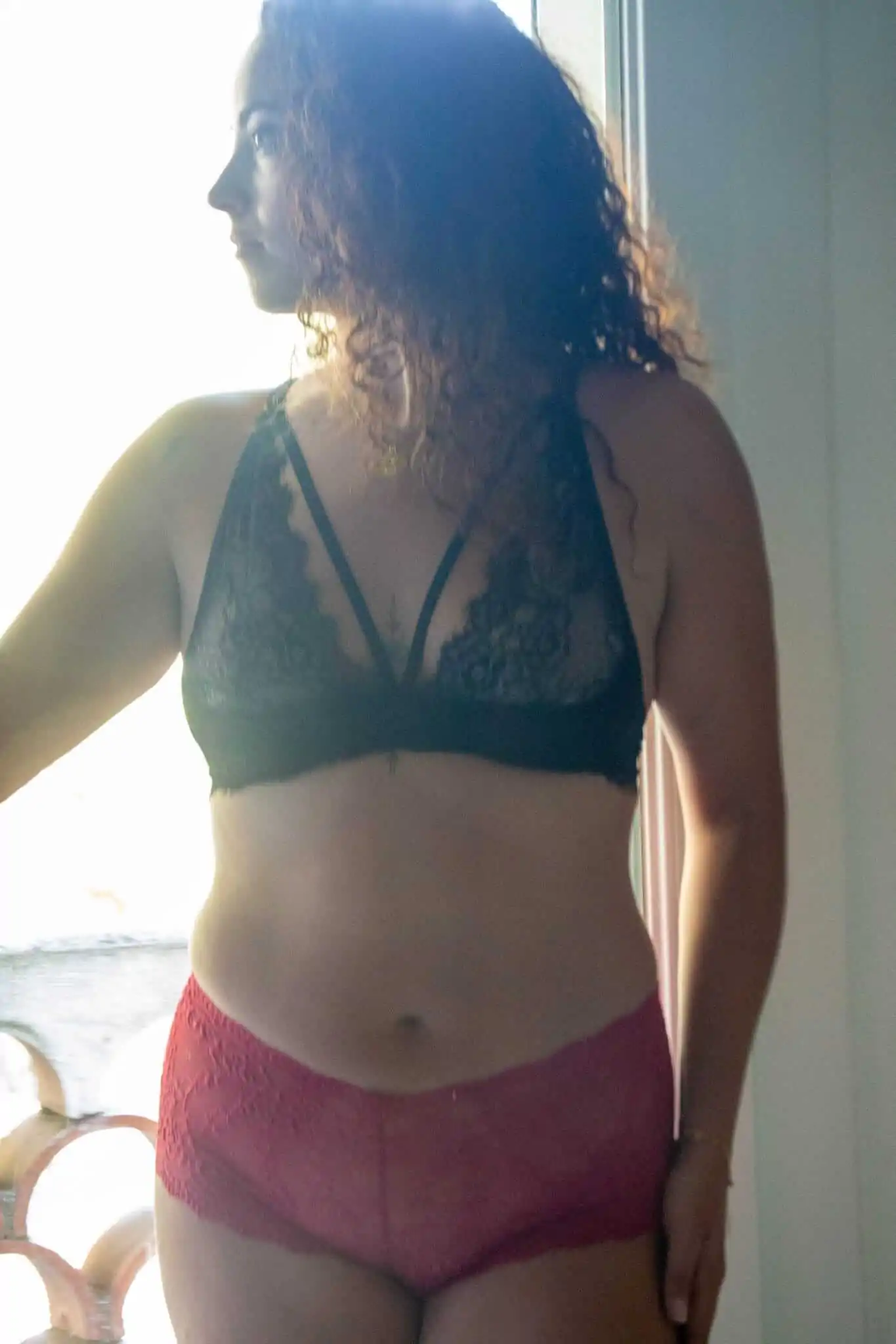 Shorty Femme Transparent en Dentelle Bordeaux : Confort & Élégance