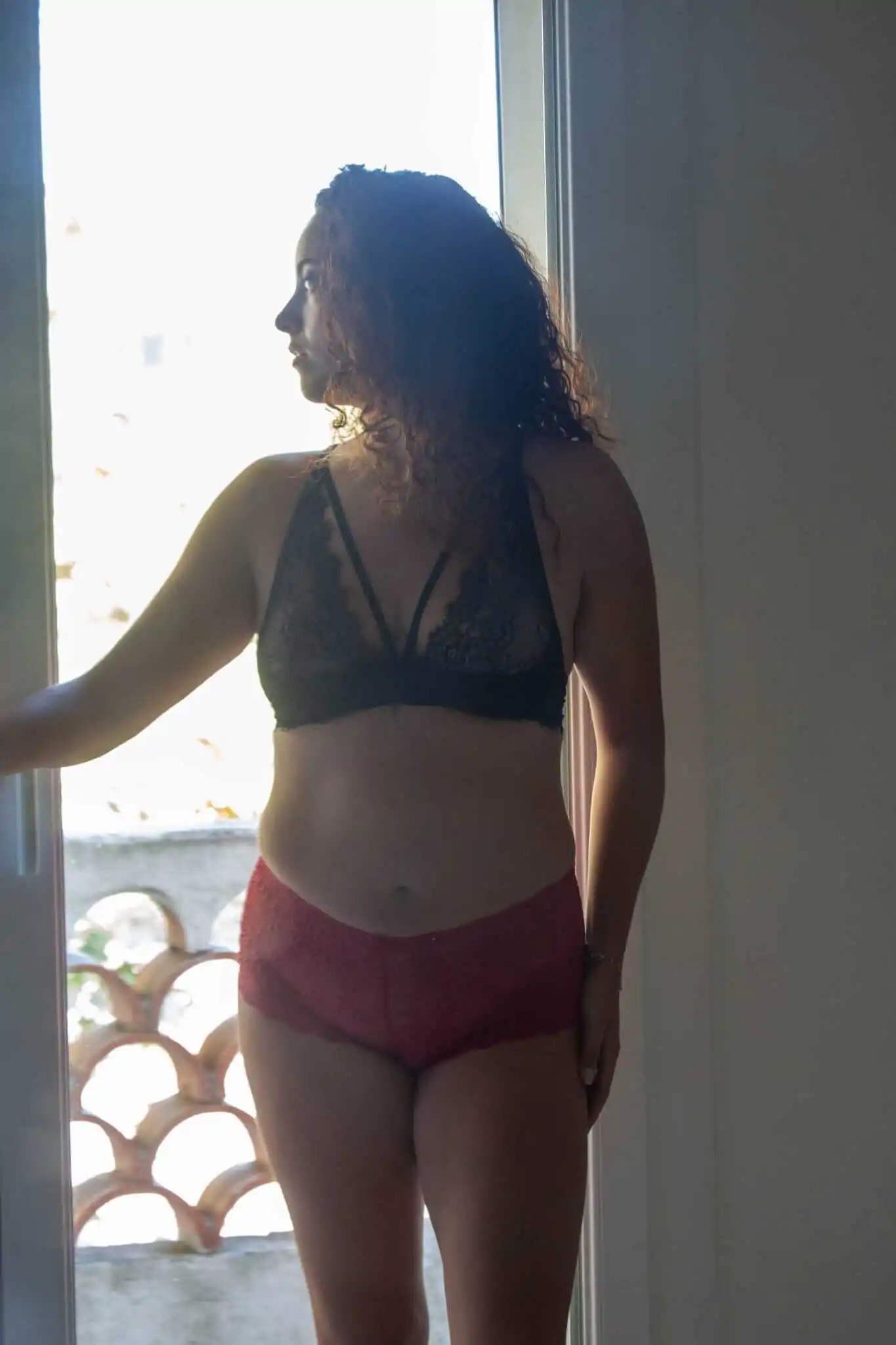 Shorty Femme Transparent en Dentelle Bordeaux : Confort & Élégance
