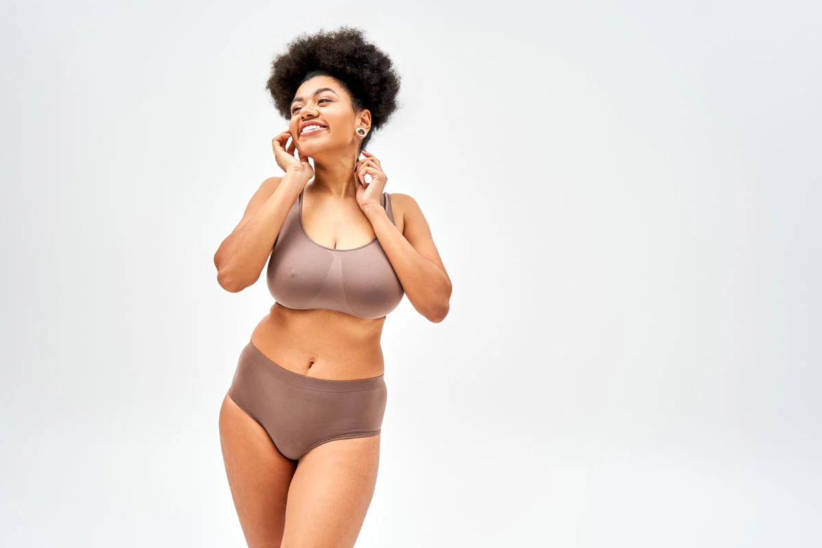 femme-noire-sexy-lingerie-Yamelia