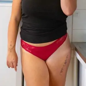 String en dentelle pour femme
