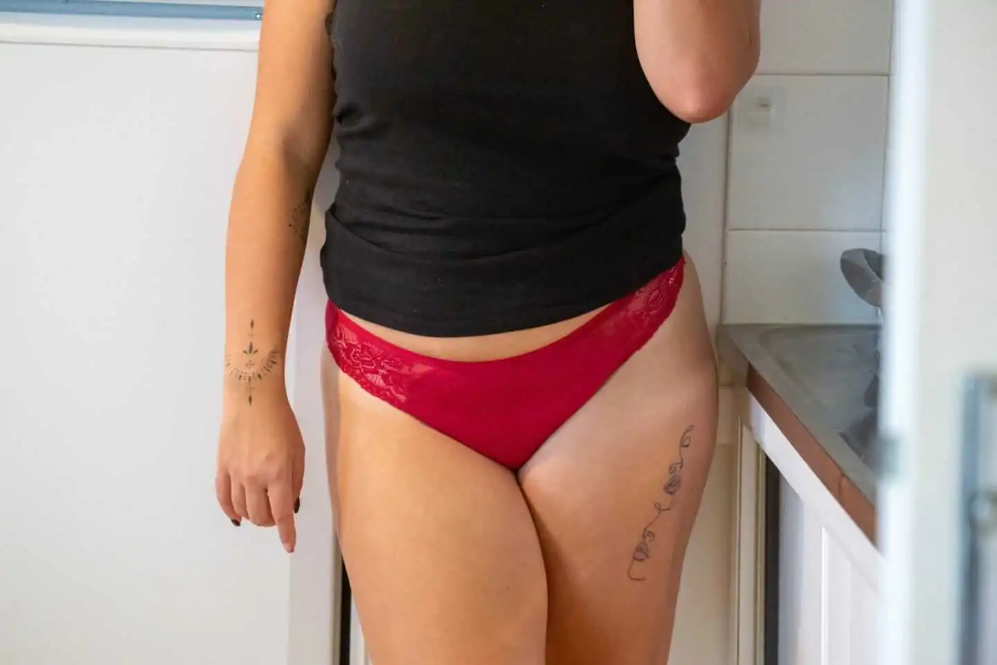 String en dentelle pour femme